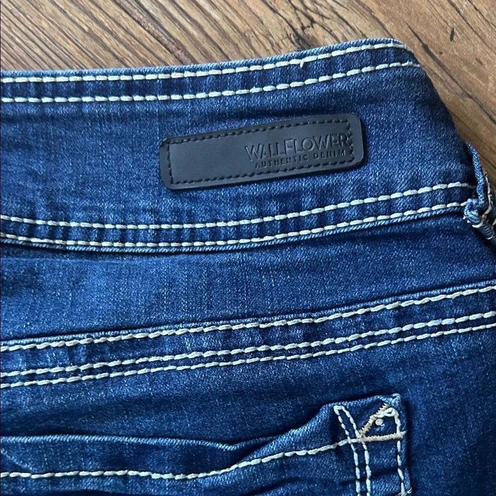 Wallflower Y2K  Women's Dark Blue Skinny Jeans with Fading Fancy Pockets - Picture 4 of 5